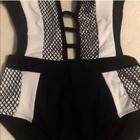 NEW BLACK WHITE OPEN BACK HALTER STRAP MONOKINI S - Picture 4 of 7